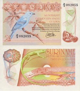 Surinam 2 1/2 Gulden P-119 1985 UNC